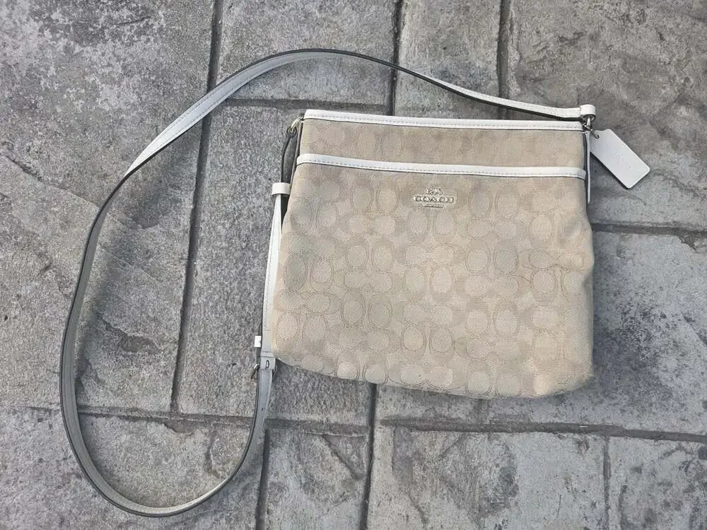 Coach authentic file